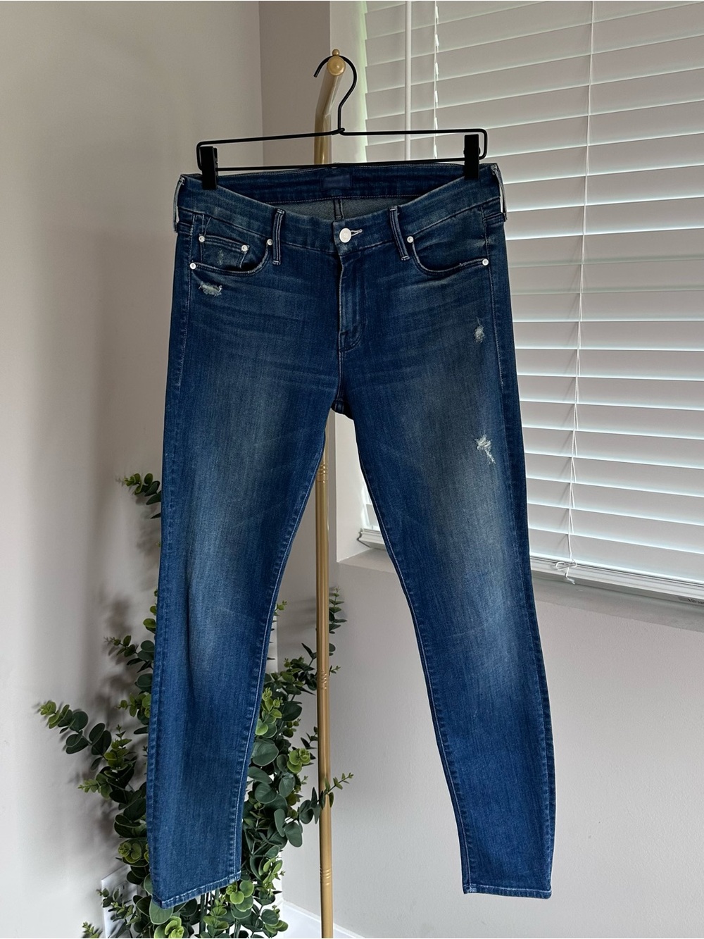 MOTHER Skinny Jeans in Dark Blue Wash